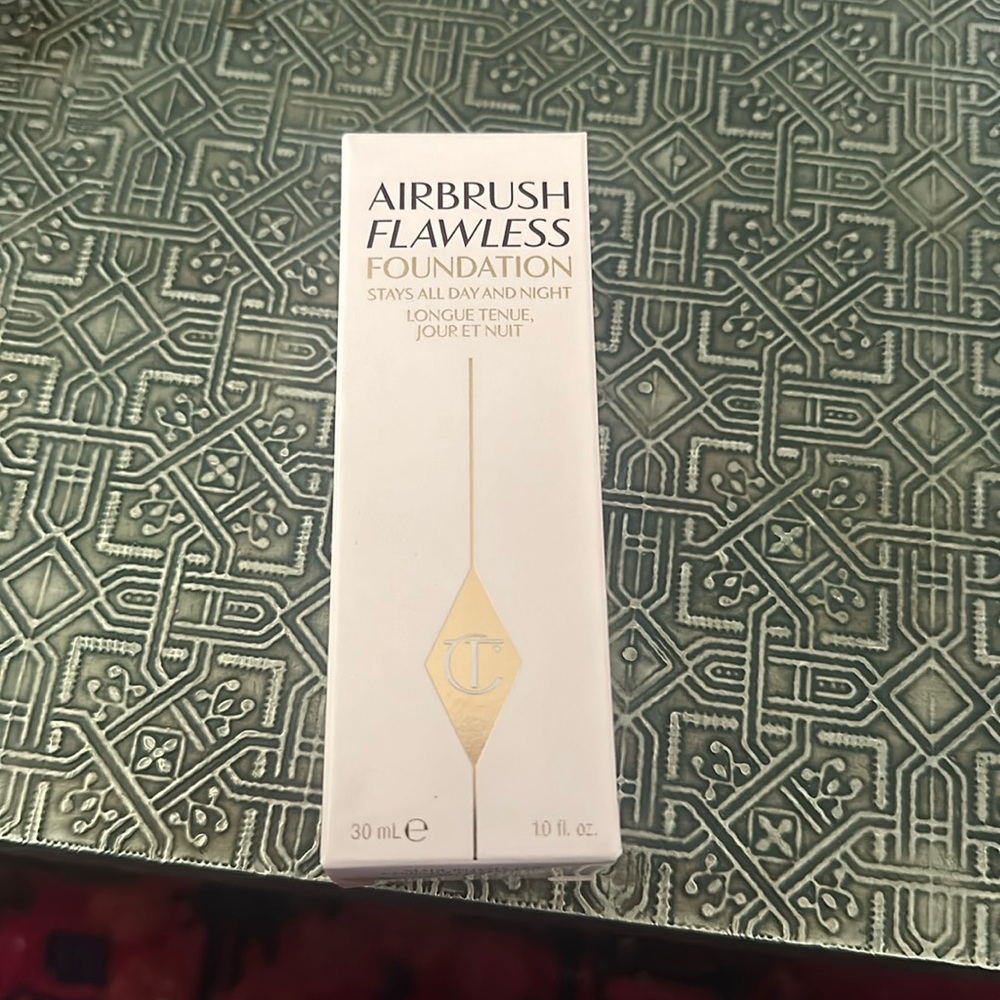 $49 CHARLOTTE TILBURY “9 WARM” FOUNDATION NIB